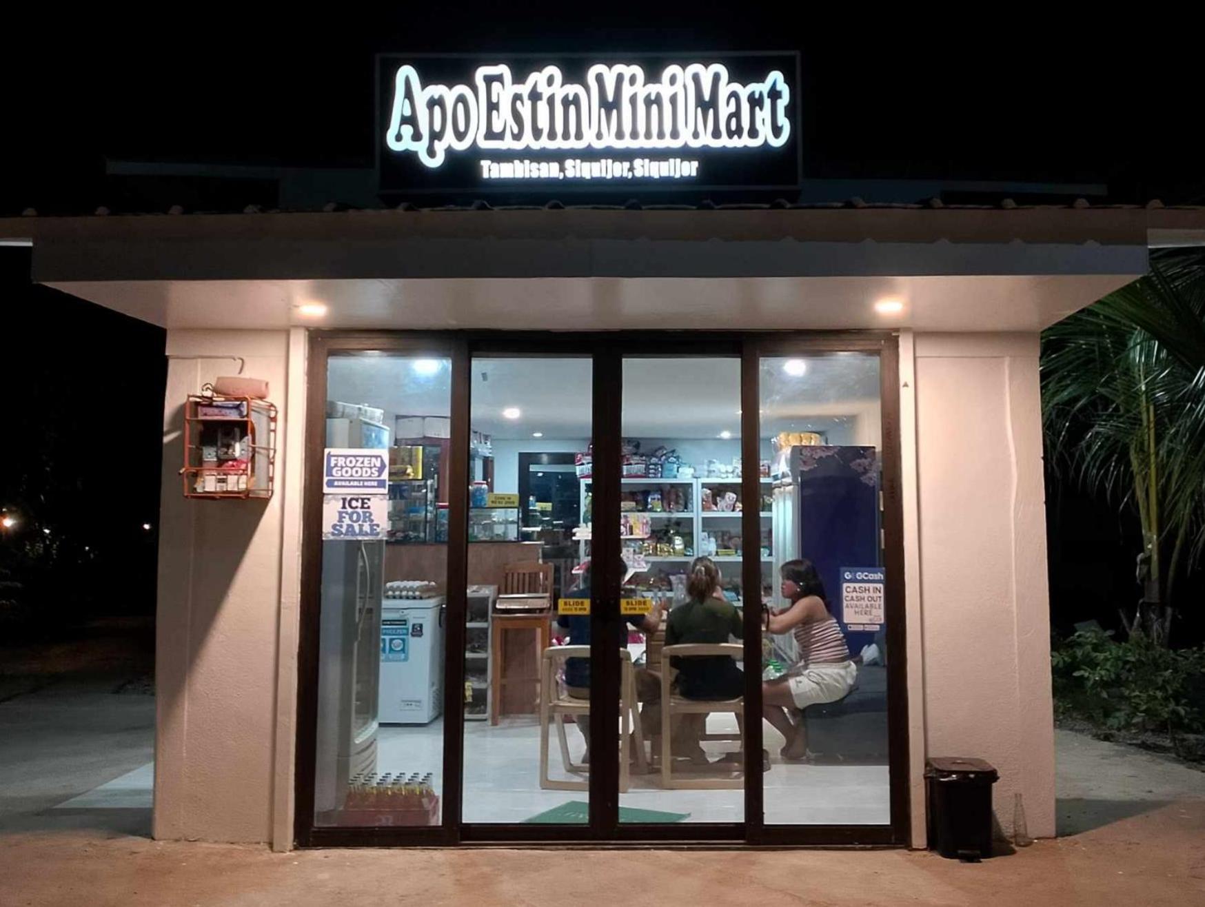Apoestin Homestay 시퀴조르 외부 사진